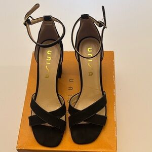 Unisa Black Cross-Strap Heels